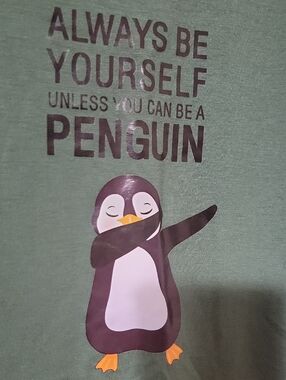 SHEIN Dark Green Penguin Graphic Tee
